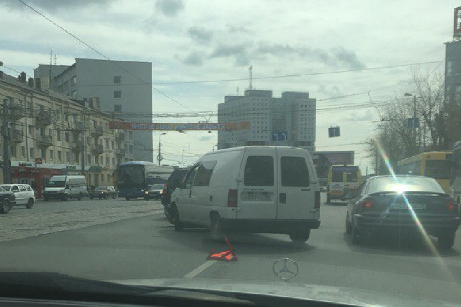 На Ленинском проспекте образовалась пробка из-за ДТП (фото)