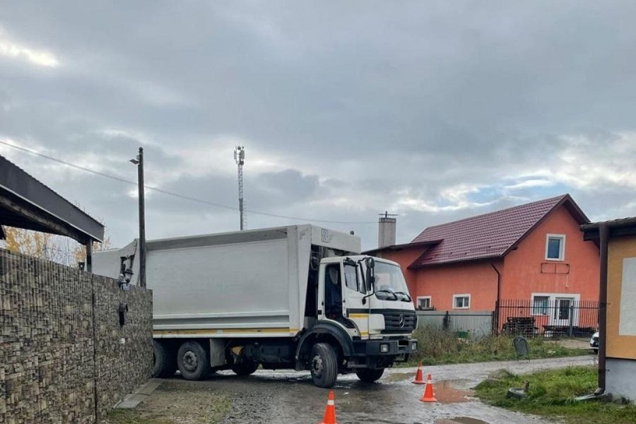 В Гурьевском районе водитель мусоровоза, сдавая назад, задавил рабочего (фото)