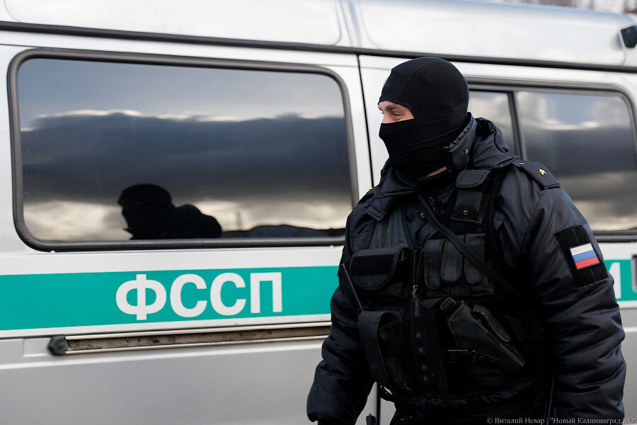 Приставы совместно с ГИБДД выявили калининградца, задолжавшего по 241 штрафу