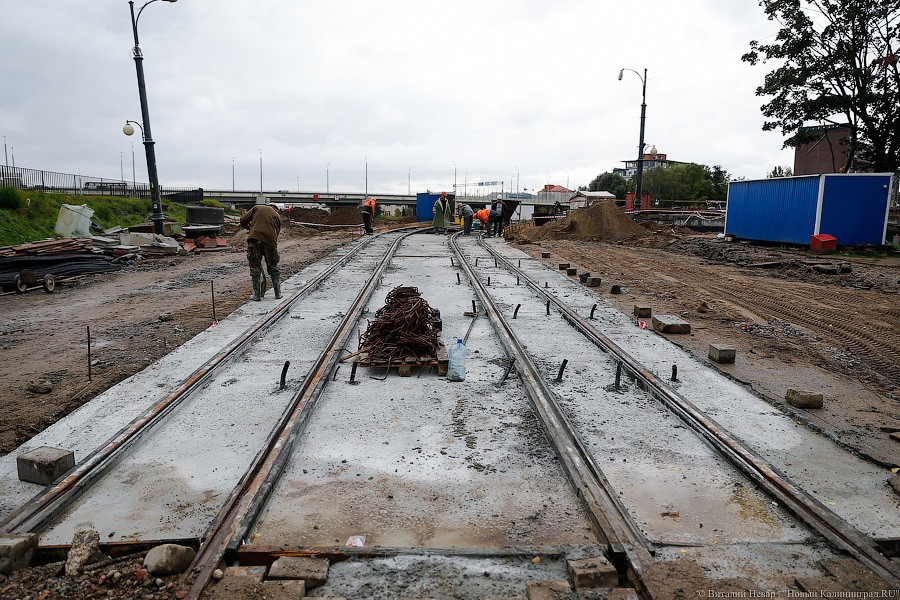 Асфальт тротуаров на Высоком мосту получил терракотовый цвет