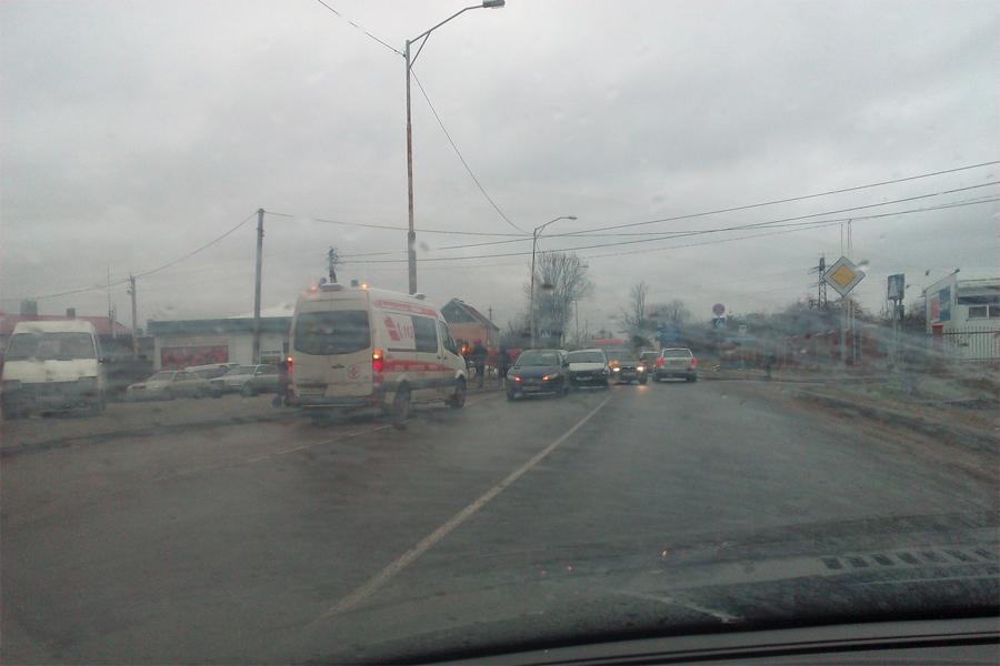 На Суворова образовалась пробка из-за тройного ДТП (фото)