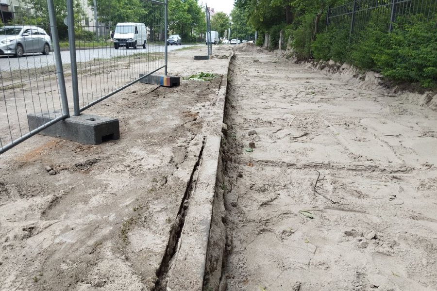 Власти: демонтаж трамвайных рельсов на пр. Победы идёт в ходе устройства тротуара