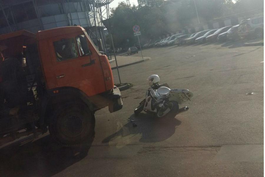 В Калининграде «КАМАЗ» сбил мотоциклиста (фото)