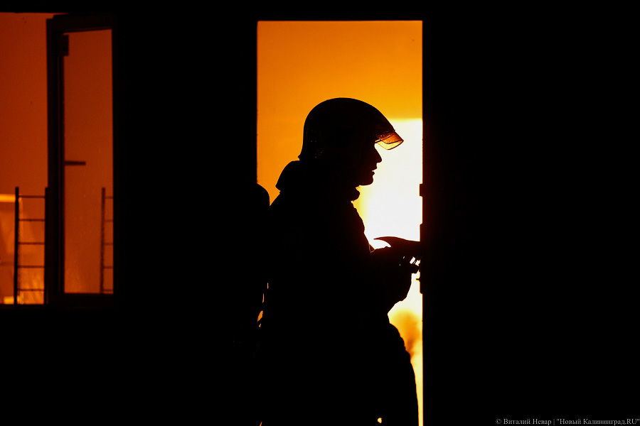 Ночью в Калининграде загорелся суши-бар в девятиэтажном доме