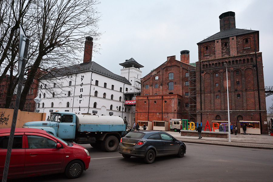 Выходи из комнаты: выставки о Бродском, Маяковском и другие события выходных