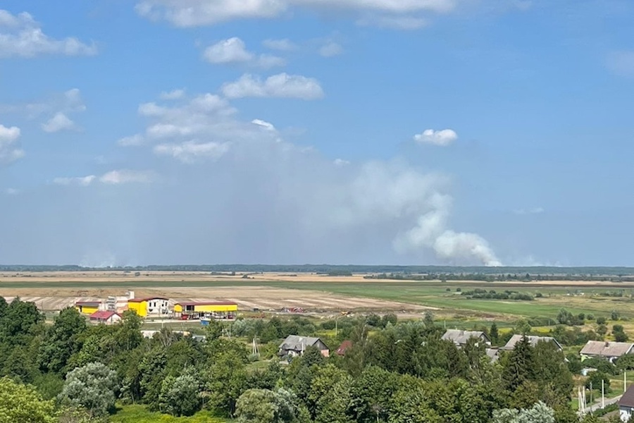 МЧС: на болоте Целау тлеет торфяник на площади 3 га