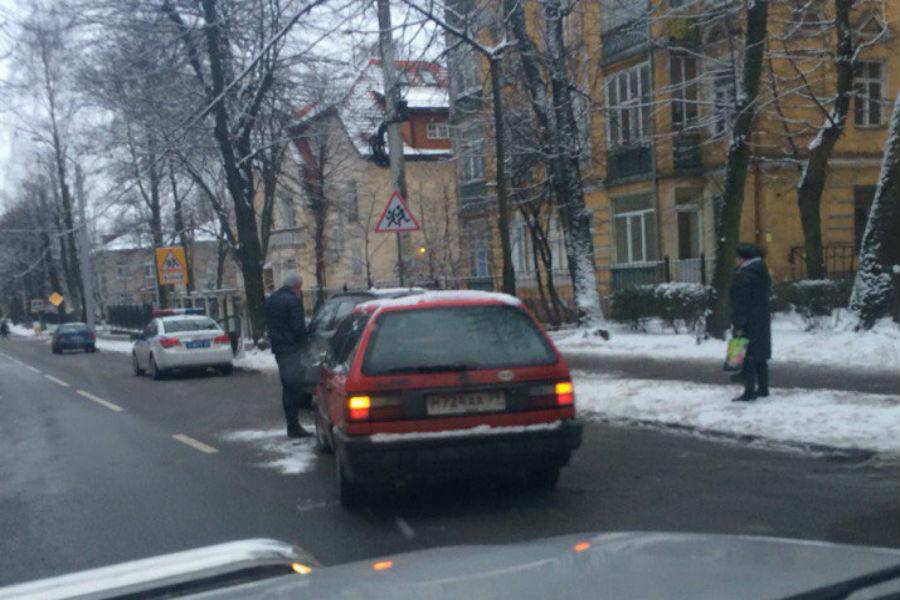 На Комсомольской «Фольксваген» врезался в «Мицубиси» (фото)