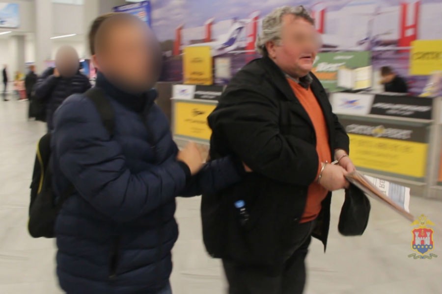 Подрядчика задержали по делу о краже 70 млн руб. при строительстве школы (видео)
