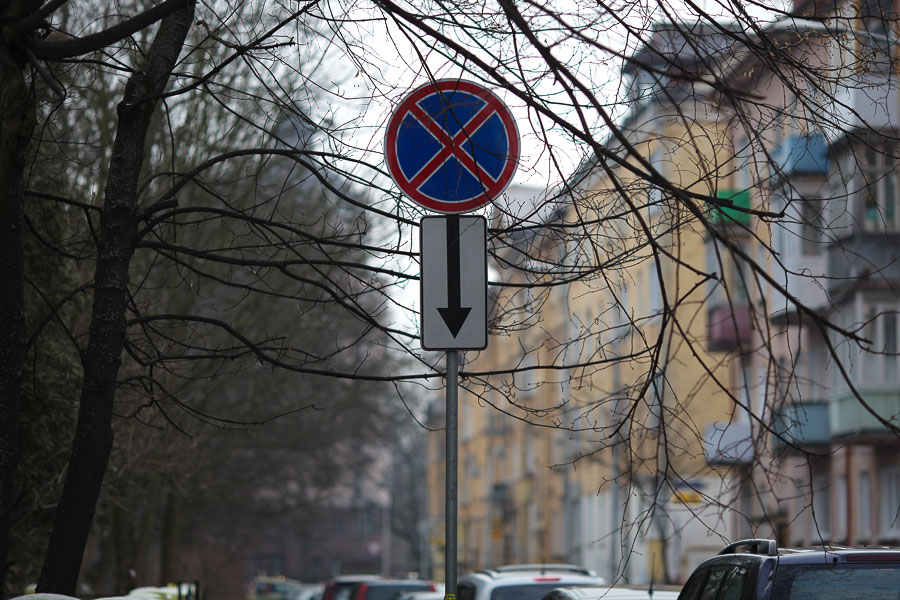 В Калининграде у школы № 40 запрещают парковку