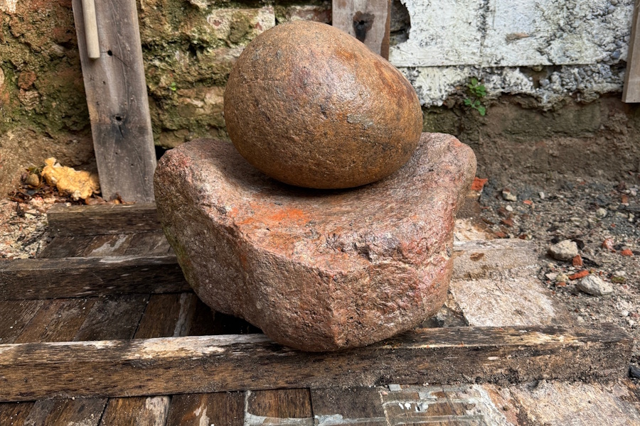 В кладке кирхи Рудау обнаружили древнюю зернотёрку (фото)