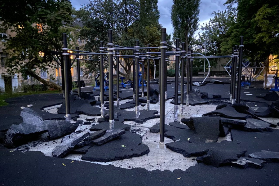 Власти вынудили переделать спортплощадку у «Вагонки», которую должны были построить еще в мае (фото)