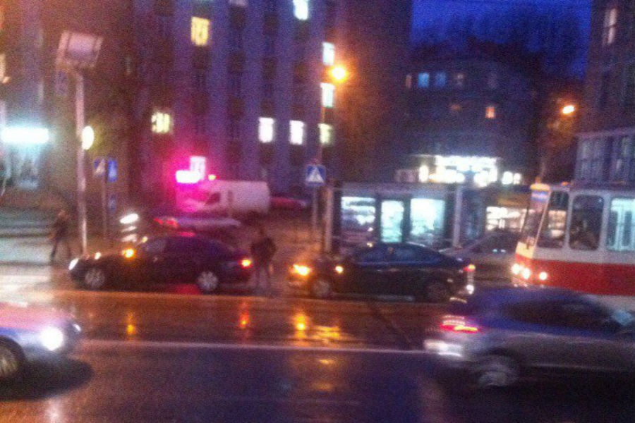 На Советском собирается пробка из-за ДТП на перекрестке с Кирова (фото)