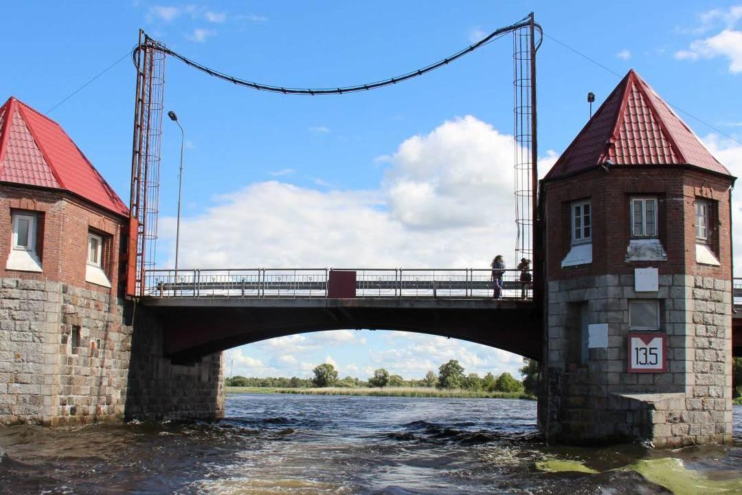 Во вторник в Полесске планируют развести мост через реку Дейму