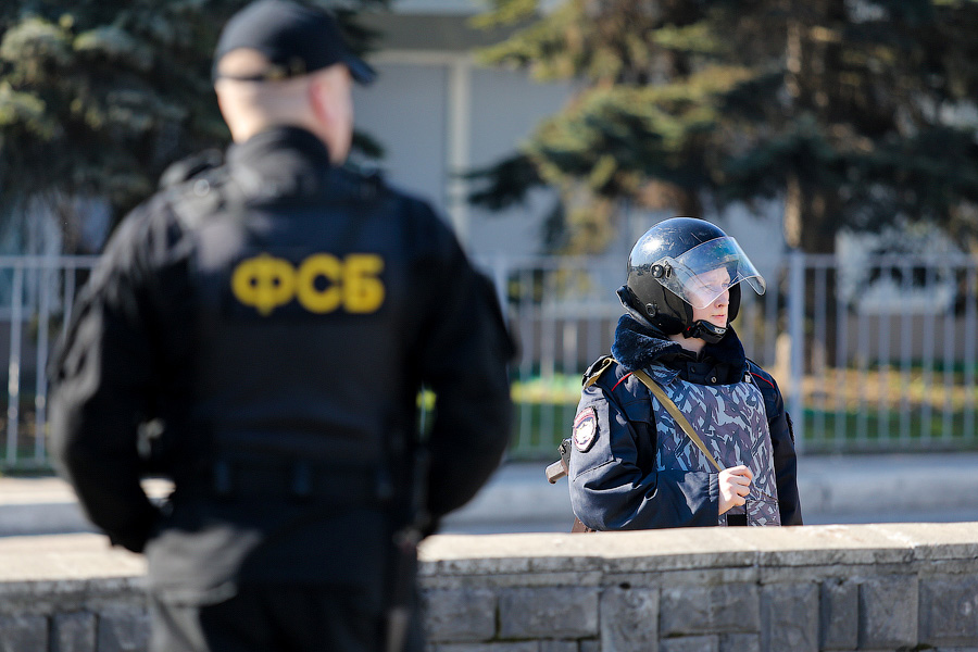 ФСБ подготовила инструкцию, разрешающую проверки жилья и машин без решения суда