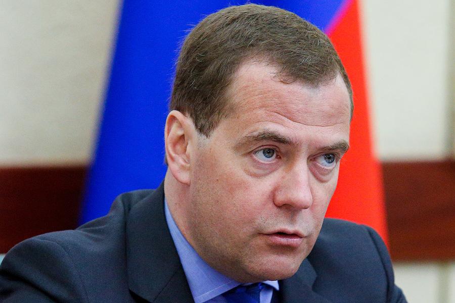 Медведев: задолженность в сфере ЖКХ выросла почти до триллиона рублей