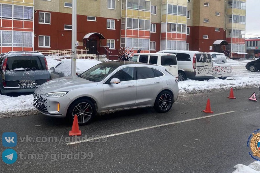 В Калининграде под колесами автомобилей пострадали семилетний и десятилетний пешеходы