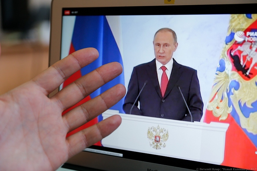 Путин: каждому беженцу с Донбасса выделить 10 тысяч рублей