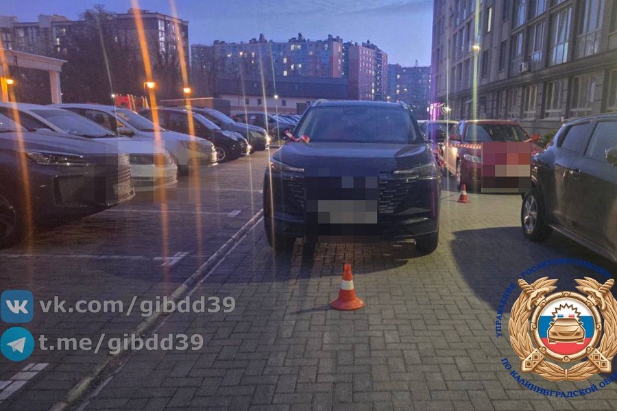 В Калининграде на придомовой парковке на Юбилейной сбили 8-летнего велосипедиста