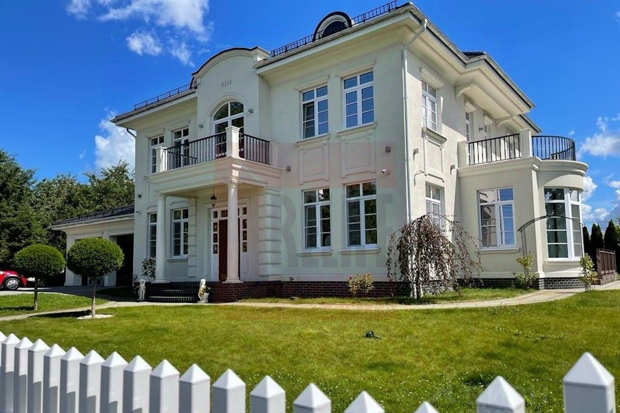 Лебедь на пруду, колодец и добрые соседи: топ-5 домов в СНТ Калининграда