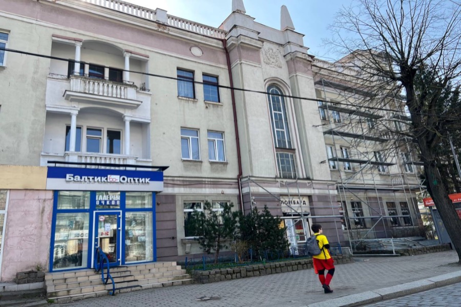 В Калининграде приступают к ремонту еще одного дома на проспекте Мира