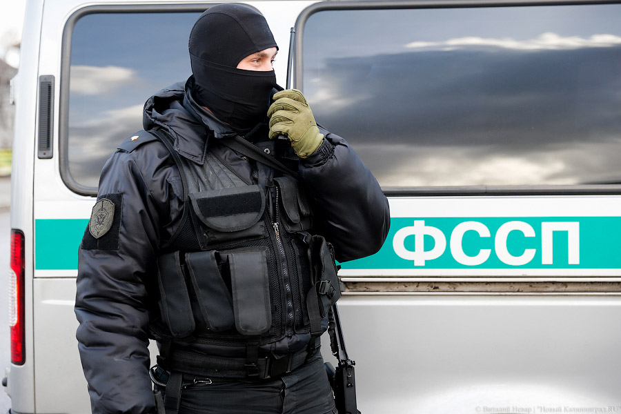 Приставы арестовали грузовик накопившего миллионный долг калининградца