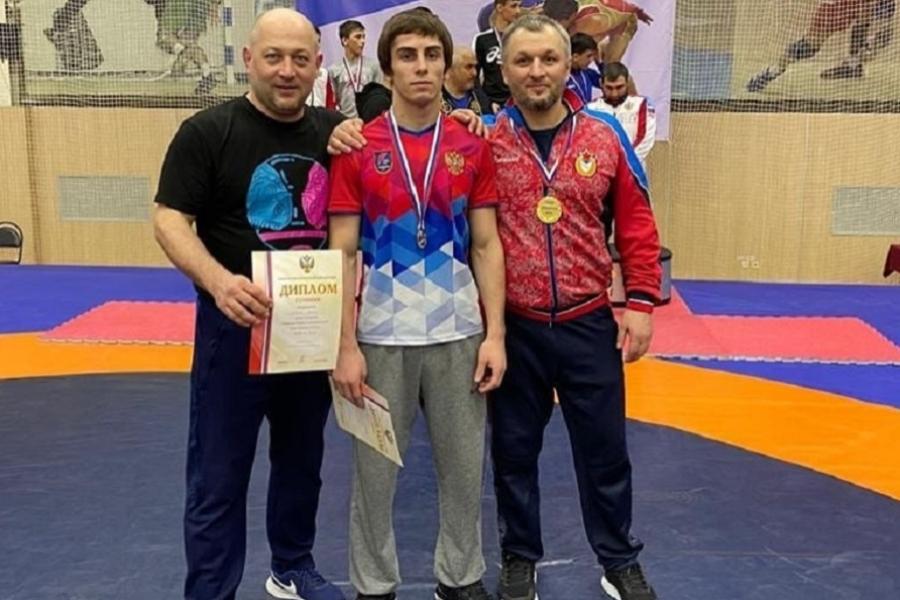 Борец из Гурьевска выиграл первенство России