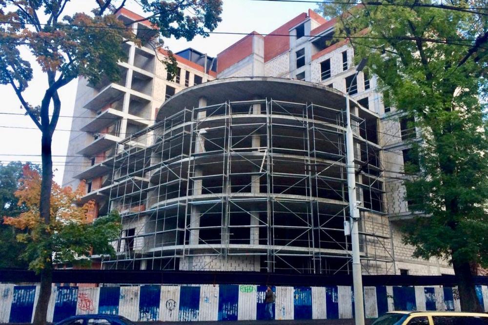 Источник: недостроенный отель около областной прокуратуры решили законсервировать