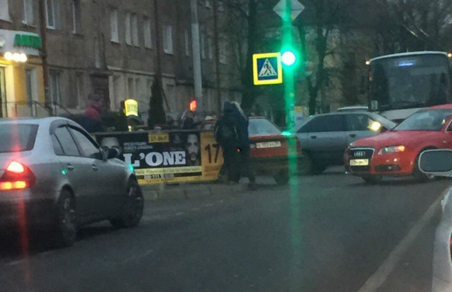 Очевидцы: в Калининграде из-за ДТП «стоят» улицы Гагарина, Горького и Батальная (фото)
