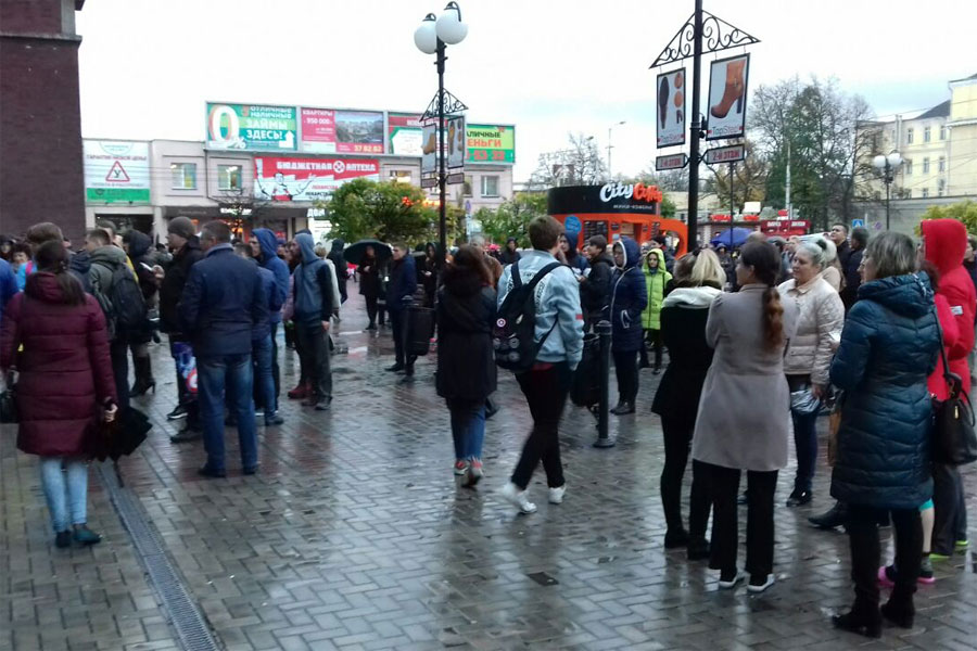 Из двух торговых центров в Калининграде эвакуировали людей (фото)