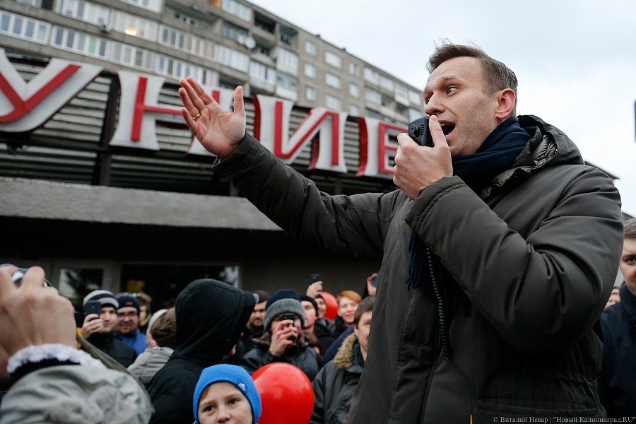 Врач: госпитализированного Навального могли подвергнуть воздействию сильных химвеществ