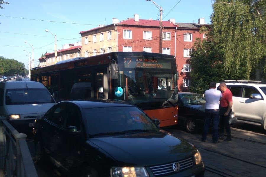 На Суворова собирается пробка из-за ДТП (фото)