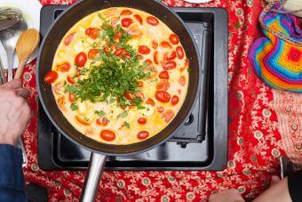 Курица карри и вегетарианский омлет: индийские блюда на «Открытой кухне»