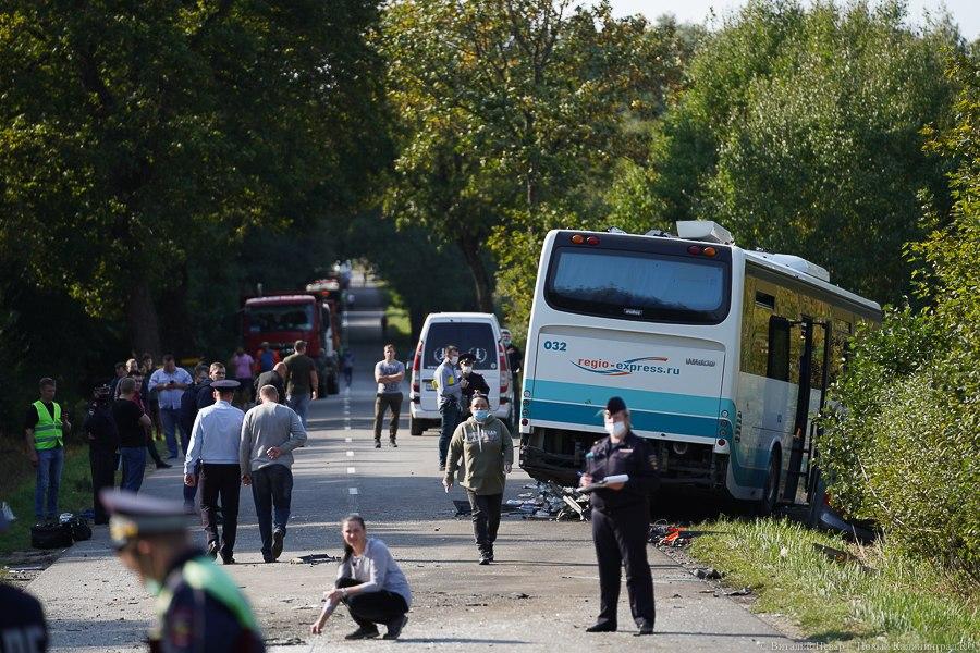 УМВД: в попавшем в ДТП автобусе находились 14 человек