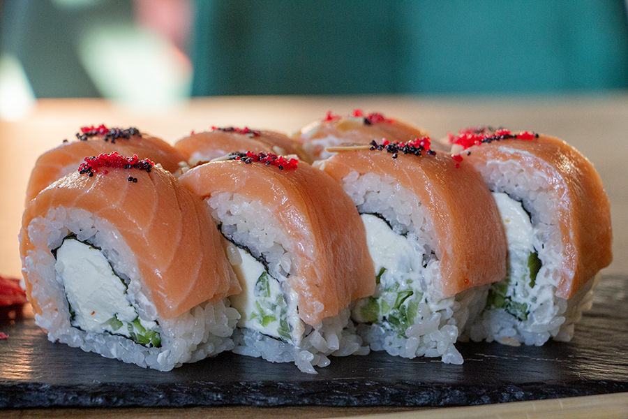 Япония на тарелке: топ-5 калининградских заведений, в которых подают роллы (фото)