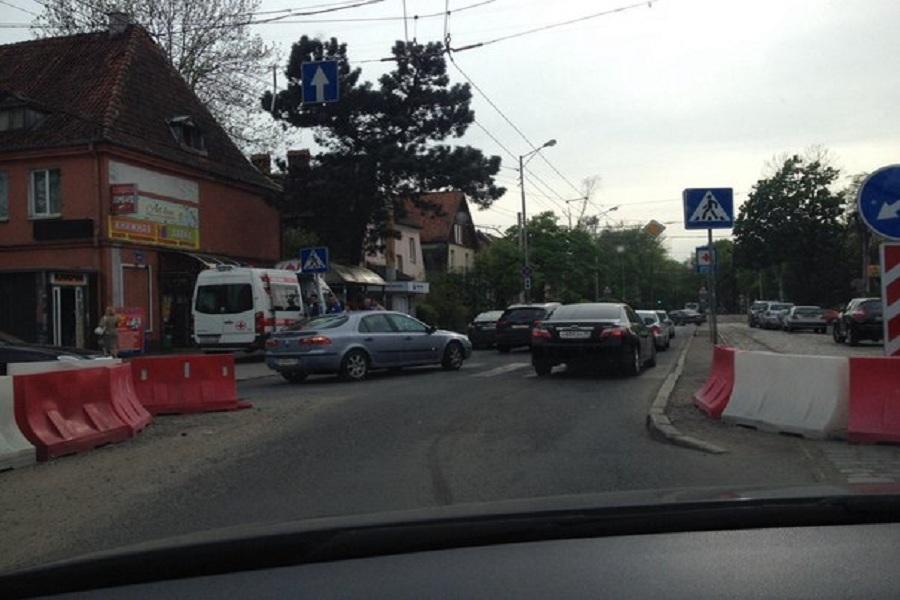 В Калининграде на проспекте Победы легковушка сбила пешехода (фото)