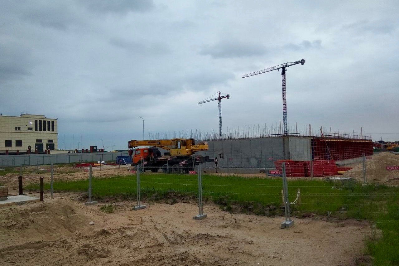Высота бетонных конструкций около стадиона достигла трех метров