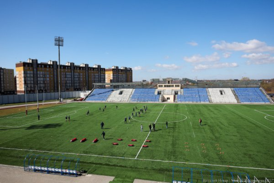 Облвласти запланировали замену искусственного газона на стадионе на Сельме