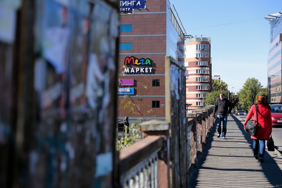 Эксперты: в России на 90% упали продажи одежды