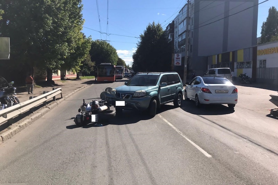 Сбитый на Дзержинского байкер получил травмы (фото)