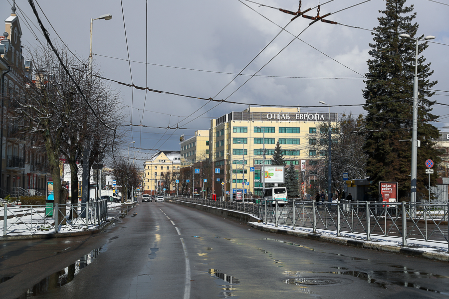 «Контракт в декабре — хороший тон»: ремонт Театральной в Калининграде обещают начать весной
