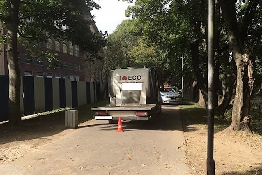 На проспекте Калинина автоцистерна сбила на тротуаре пенсионерку (фото)