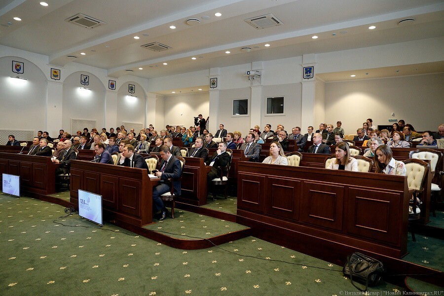 Депутату на заседании облдумы не дали задать вопрос Алиханову по его отчету