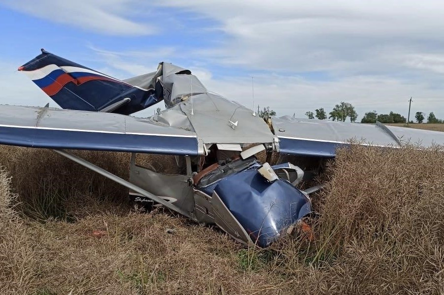 МЧС: при крушении самолета под Калининградом пострадали три человека (фото)