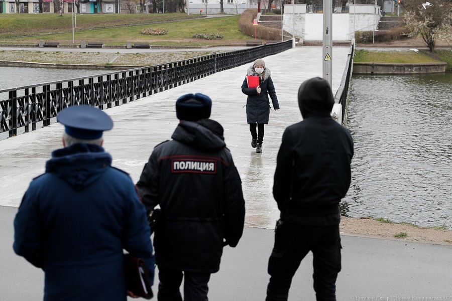 В МЧС заявили о бесполезности масок на улице
