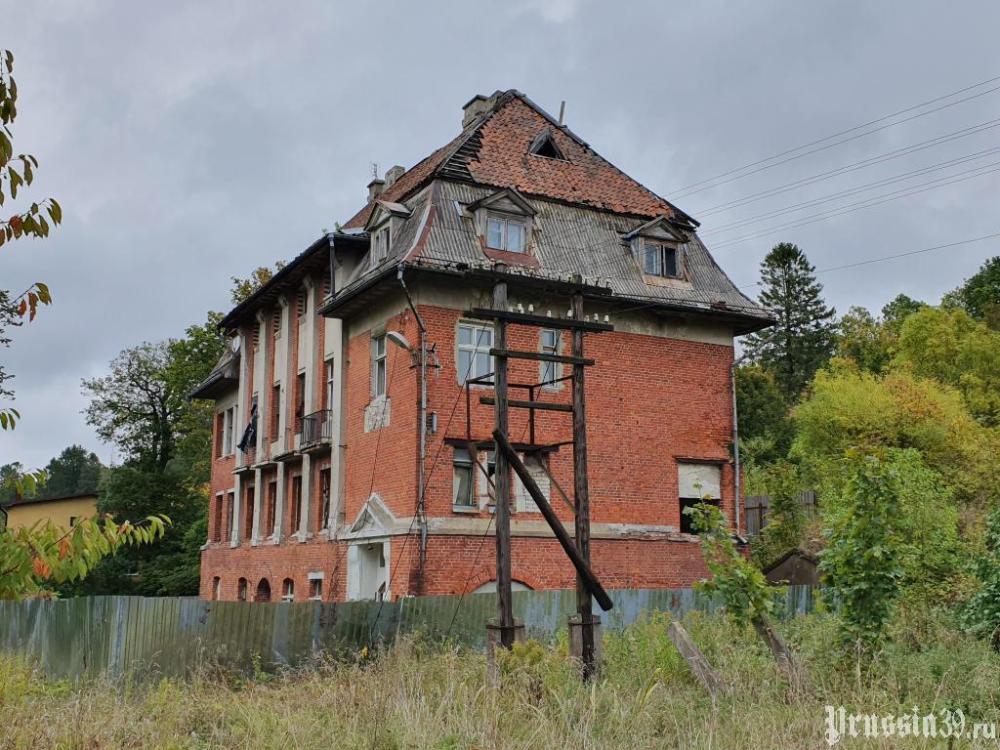 На историческом вокзале в Отрадном начался демонтаж кровли (видео)