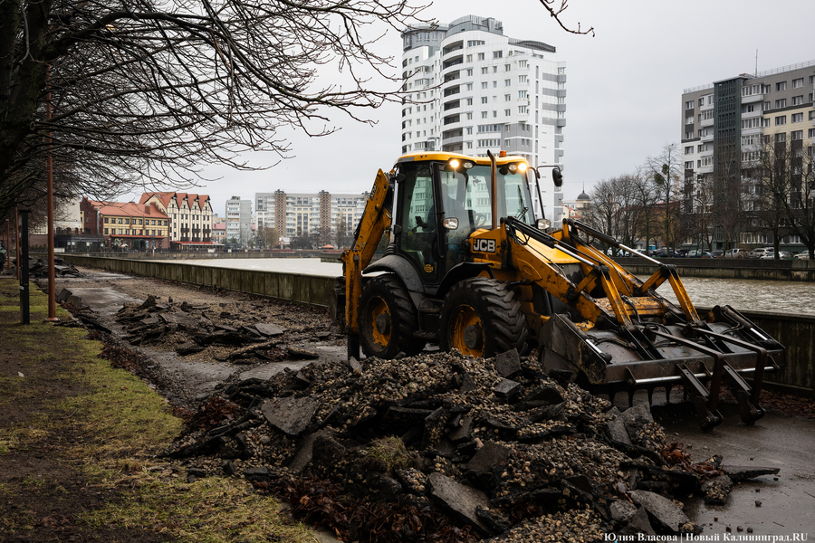 На острове Канта начали разбирать набережную (фото)