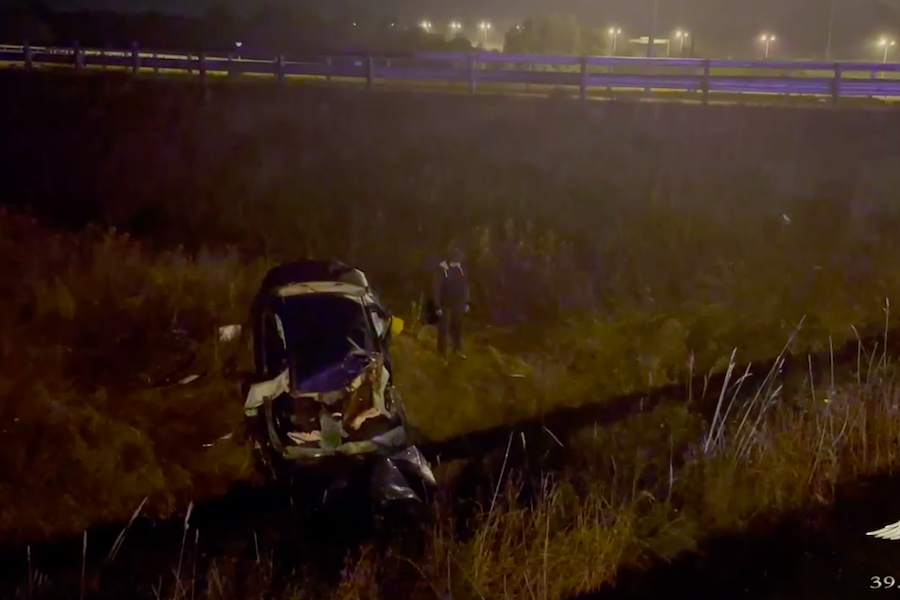 «Мерседес» вылетел с Приморского кольца, погибли два человека (видео)