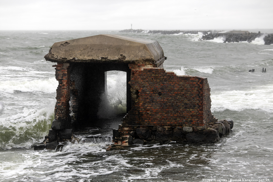 Под ударами стихии и бюрократии: что ожидает форт Западный на Балткосе