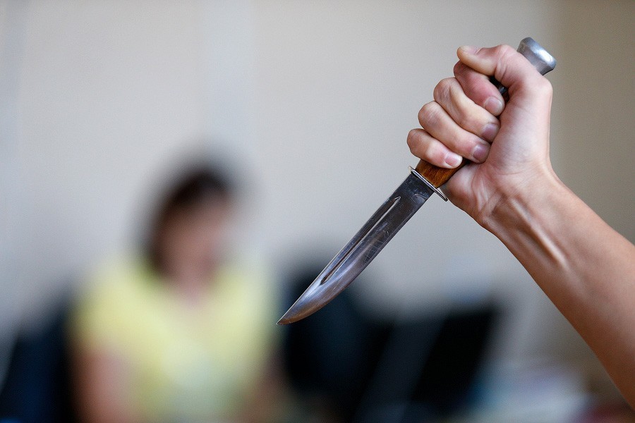 Житель Черняховска ударил гостя ножом из-за шуток о своей прическе