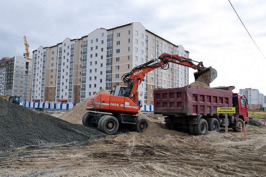 Три калининградца украли ковш от экскаватора